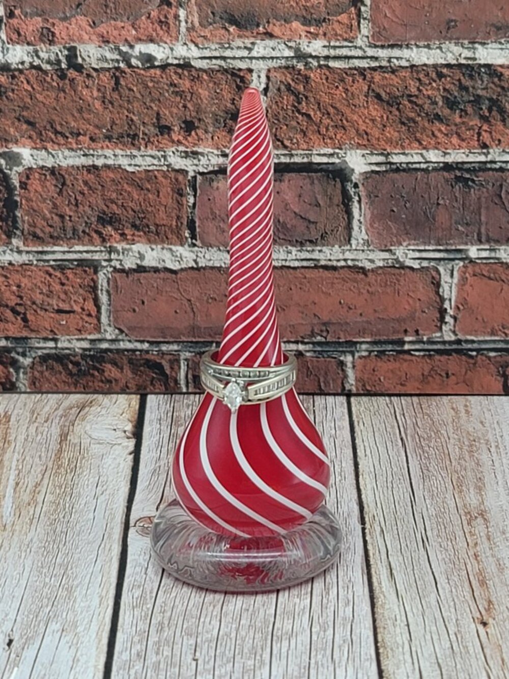 Red & White Swirl Art Glass Ring Holder